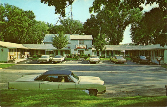 Coachlight Motel, Wisconsin Dells, WI [Postcard]