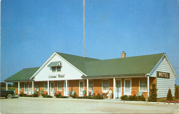 Colonial Motel, Middleton, WI [Postcard]