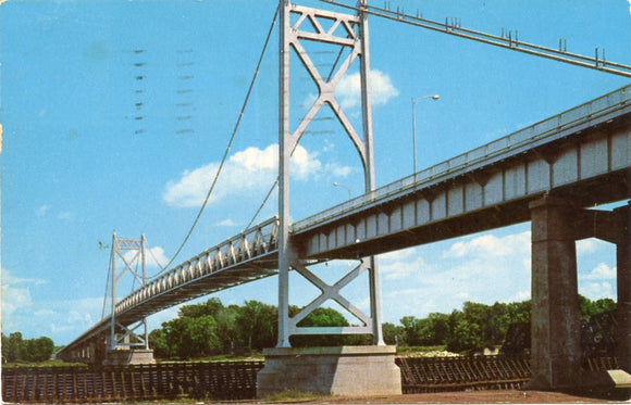 Gateway Bridge Crossing the Mississippi River, Clinton, IA [Postcard]