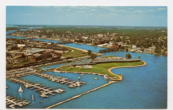 The Pioneer Inn Marina, Oshkosh, WI [Postcard]