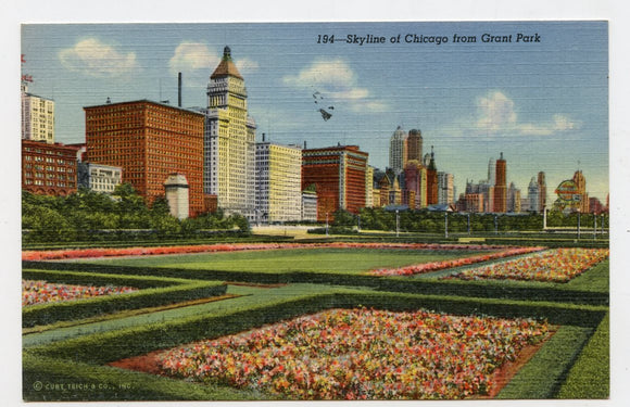 Skyline of Chicago from Grant Park, Chicago, IL [Postcard]