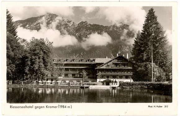 Riesserseehotel gegen Kramer, Garmisch-Partenkirchen - Carey's Emporium