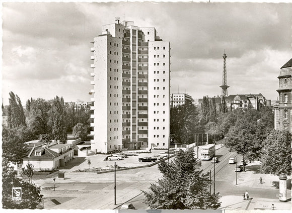 Berlin-Charlottenburg, Neue Kantstrasse, Hochhaus und Funkturm - Carey's Emporium