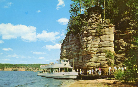 Clipper Winnebago, at the Palisades, Wisconsin Dells, WI - Carey's Emporium