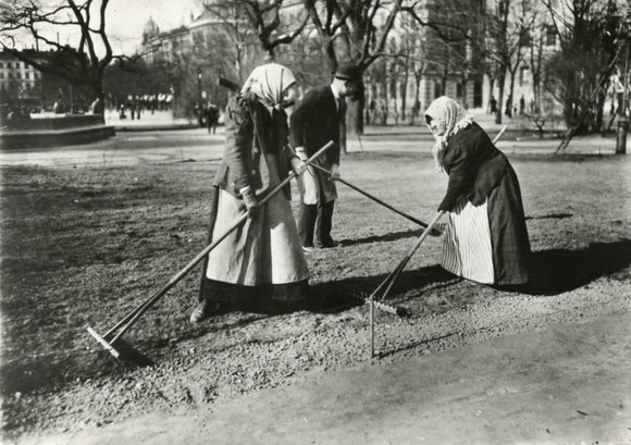 Preparing for Spring, 1915 - Carey's Emporium