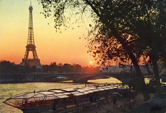 Coucher de soleil sur la Tour Eiffel et la Seine, Paris - Carey's Emporium