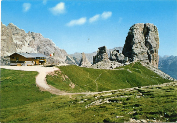 Rif. Cinque Torri, Dolomiti-Carey's Emporium