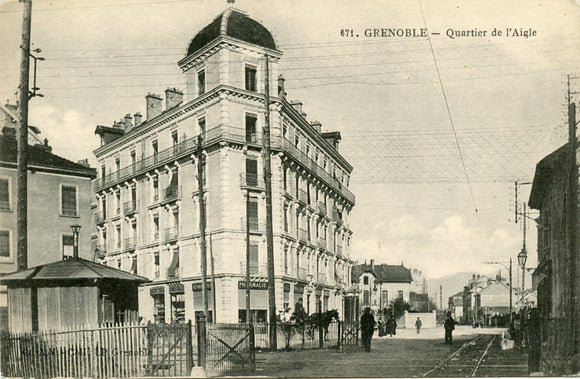 Quartier de l'Aigle, Grenoble-Carey's Emporium