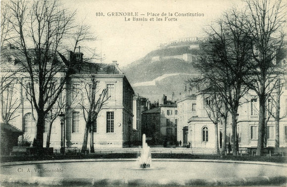 Place de la Constitution Le Bassiu et les Forts, Grenoble-Carey's Emporium