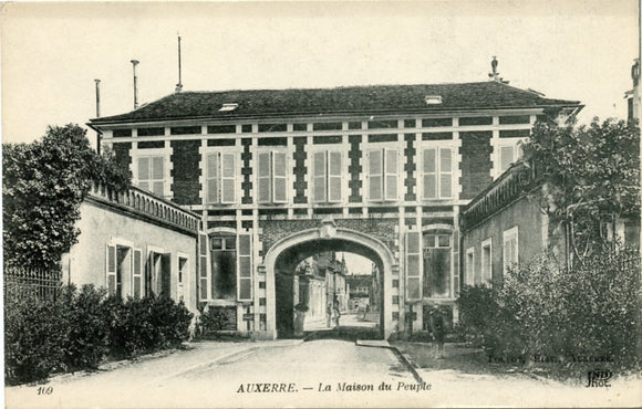La Maison du Peuple, Auxerre-Carey's Emporium