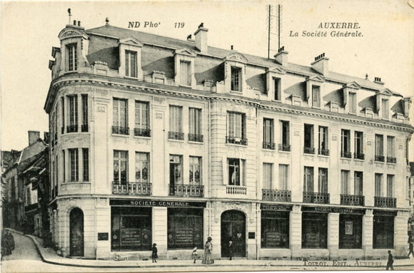 La Societe Generale, Auxerre-Carey's Emporium