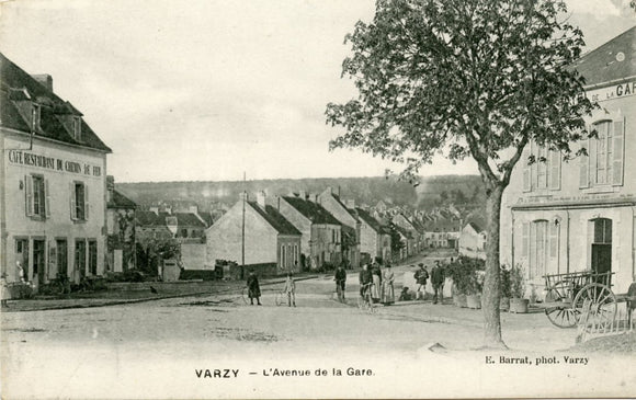 Statue de Dupin, Varzy-Carey's Emporium