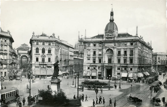 Piazza Cordusio, Milano-Carey's Emporium