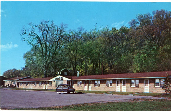 Sand Bar Motel, Locared at the Base of Picturesque Wisconsin Bluffs, Wis. State Hwy. 133, Cassville, WI-Carey's Emporium