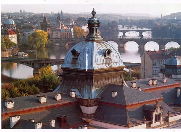 Prazske Mosty, Praha-Carey's Emporium