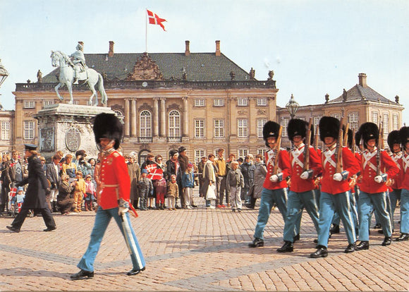 Vagtparaden pan Amalienborg, Kobenhavn-Carey's Emporium