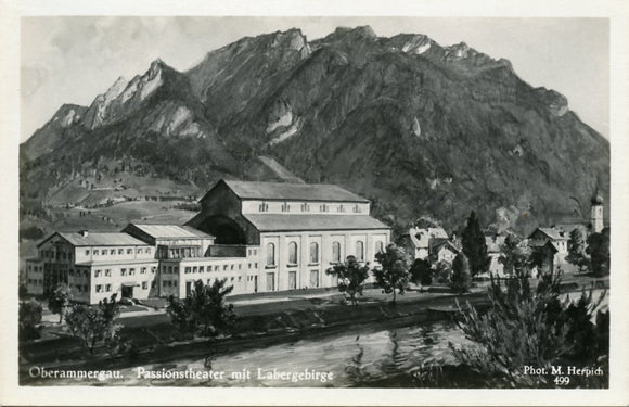 Oberammergau, Passionstheater mit Labergebirge [Postcard]